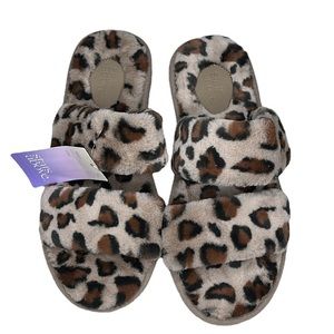 Stars Above leopard print faux fur women’s slippers size 11